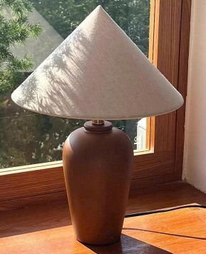 Đèn bàn hình nón thân gỗ VT190725